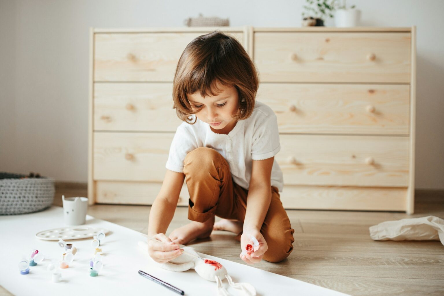 Creative Therapies for Children in Home Healthcare Settings Child painting fabric toy. Art therapy, Expressive Therapy for children