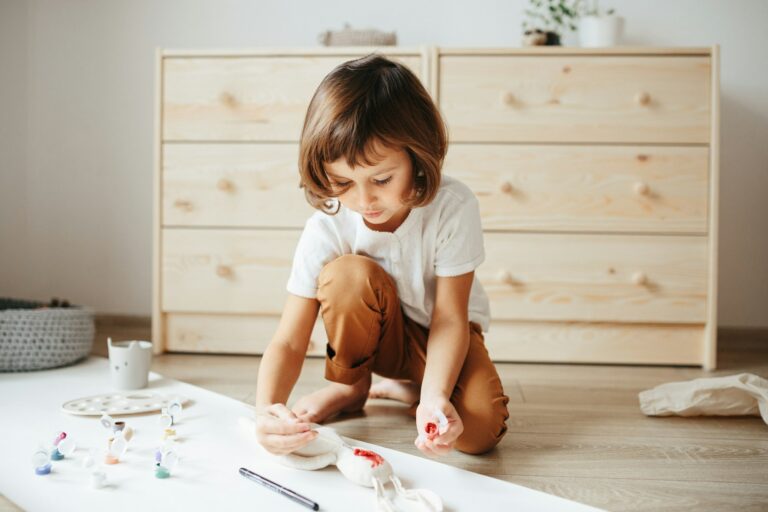 Creative Therapies for Children in Home Healthcare Settings Child painting fabric toy. Art therapy, Expressive Therapy for children